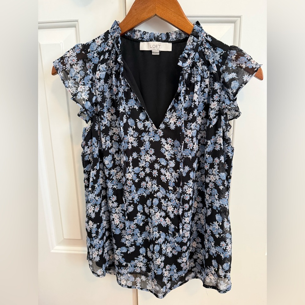 Loft Flowy Flutter Sleeve Blouse Floral Size XS